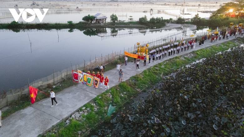 Độc đáo lễ Thu Tế làng Chuồn