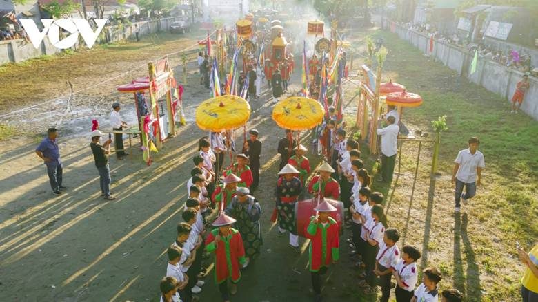 Độc đáo lễ Thu Tế làng Chuồn